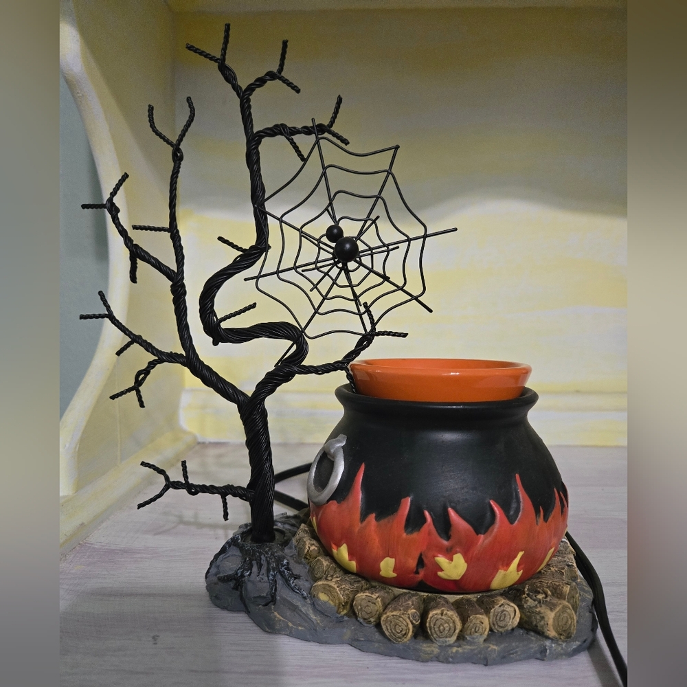 Scentsy Halloween Warmer with Black and Orange Cauldron